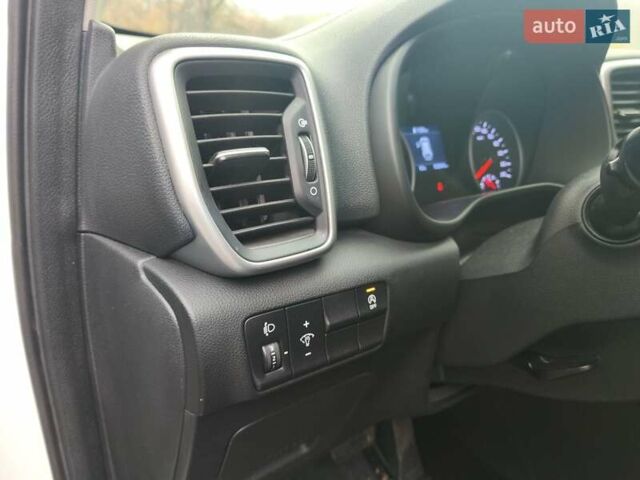 Белый Киа Sportage, объемом двигателя 1.6 л и пробегом 151 тыс. км за 19500 $, фото 21 на Automoto.ua