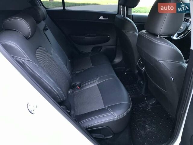 Белый Киа Sportage, объемом двигателя 1.6 л и пробегом 37 тыс. км за 18200 $, фото 33 на Automoto.ua