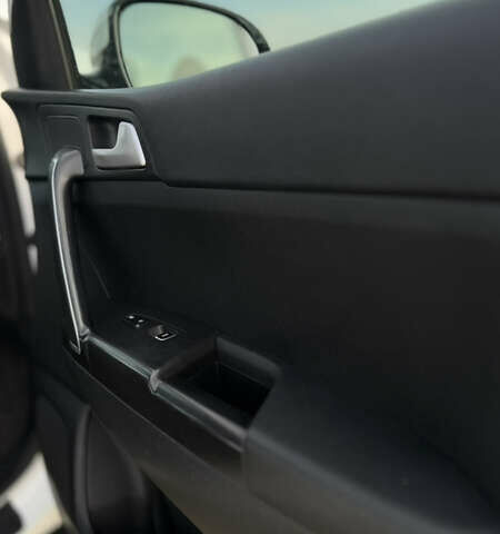 Белый Киа Sportage, объемом двигателя 1.6 л и пробегом 148 тыс. км за 16500 $, фото 16 на Automoto.ua