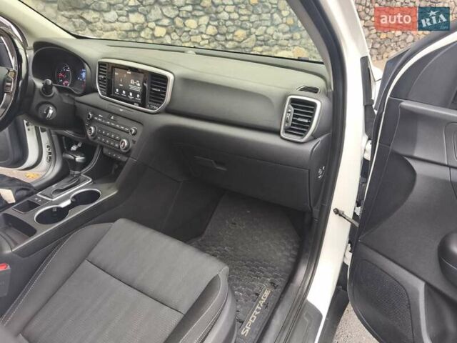 Белый Киа Sportage, объемом двигателя 1.6 л и пробегом 151 тыс. км за 19500 $, фото 30 на Automoto.ua