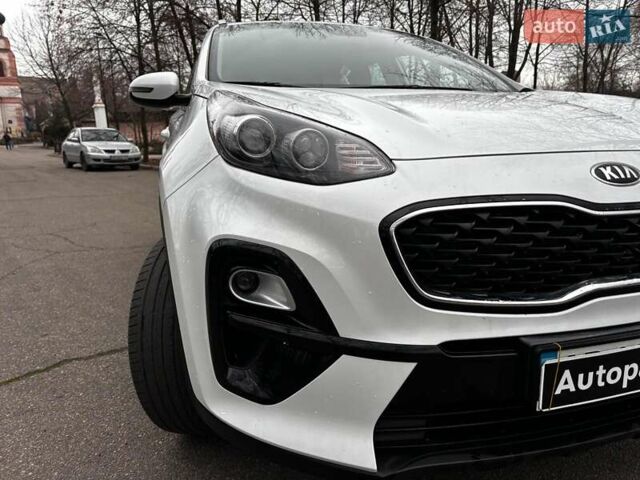 Белый Киа Sportage, объемом двигателя 1.6 л и пробегом 61 тыс. км за 19990 $, фото 8 на Automoto.ua