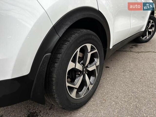 Белый Киа Sportage, объемом двигателя 1.6 л и пробегом 61 тыс. км за 19990 $, фото 11 на Automoto.ua