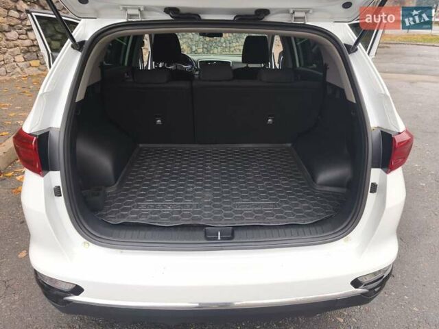 Белый Киа Sportage, объемом двигателя 1.6 л и пробегом 151 тыс. км за 19500 $, фото 26 на Automoto.ua