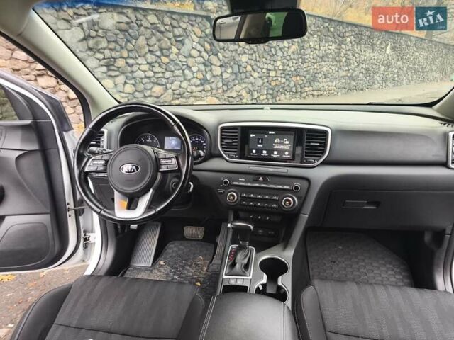 Белый Киа Sportage, объемом двигателя 1.6 л и пробегом 151 тыс. км за 19500 $, фото 27 на Automoto.ua