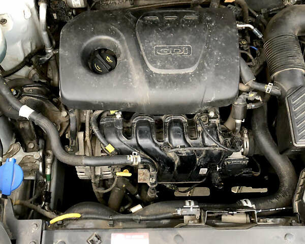 Білий Кіа Sportage, об'ємом двигуна 1.59 л та пробігом 37 тис. км за 21500 $, фото 9 на Automoto.ua