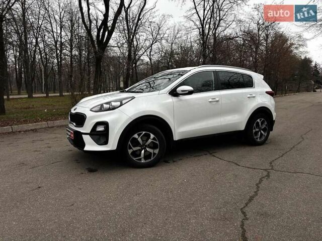 Белый Киа Sportage, объемом двигателя 1.6 л и пробегом 61 тыс. км за 19990 $, фото 2 на Automoto.ua