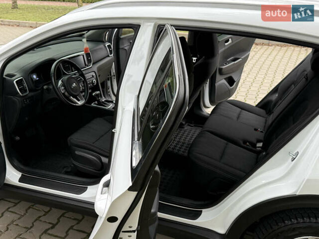 Белый Киа Sportage, объемом двигателя 1.59 л и пробегом 72 тыс. км за 18500 $, фото 81 на Automoto.ua