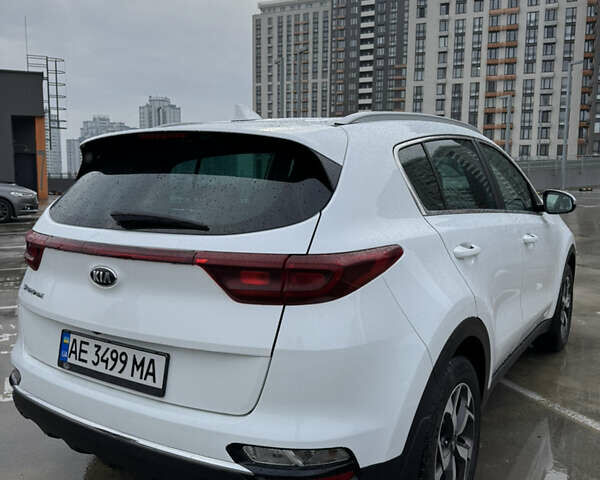 Білий Кіа Sportage, об'ємом двигуна 1.59 л та пробігом 180 тис. км за 15600 $, фото 3 на Automoto.ua