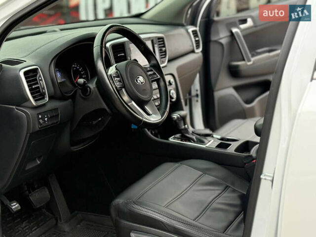 Білий Кіа Sportage, об'ємом двигуна 1.59 л та пробігом 60 тис. км за 17700 $, фото 8 на Automoto.ua