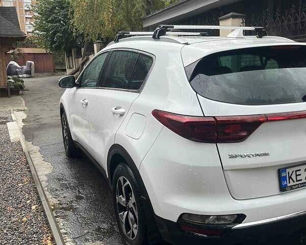 Киа Sportage 2019 в Днепре (Днепропетровске) на Automoto.ua Белый Киа Sportage, объемом двигателя 1.59 л и пробегом 89 тыс. км за 17999 $, фото 2 на Automoto.ua