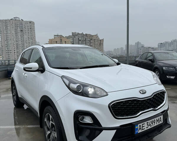 Білий Кіа Sportage, об'ємом двигуна 1.59 л та пробігом 180 тис. км за 15600 $, фото 1 на Automoto.ua