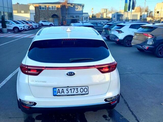 Білий Кіа Sportage, об'ємом двигуна 1.6 л та пробігом 136 тис. км за 17200 $, фото 2 на Automoto.ua