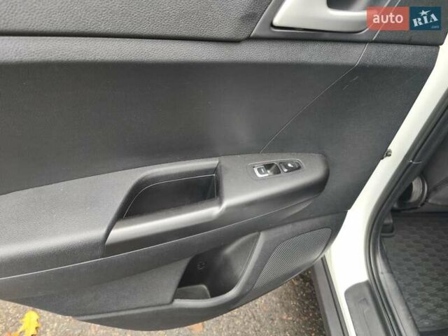 Белый Киа Sportage, объемом двигателя 1.6 л и пробегом 151 тыс. км за 19500 $, фото 29 на Automoto.ua