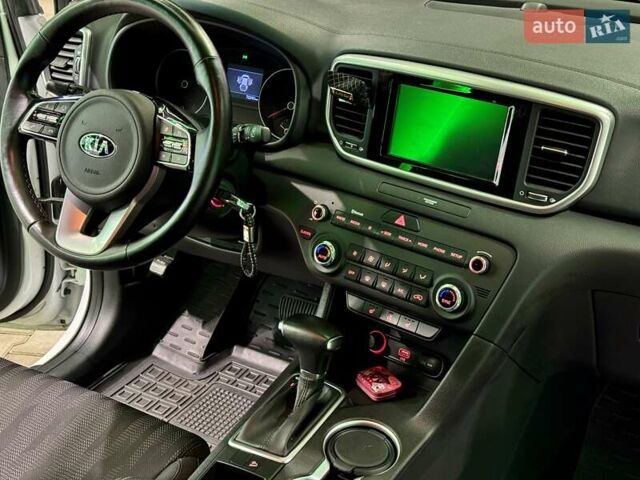 Білий Кіа Sportage, об'ємом двигуна 1.6 л та пробігом 72 тис. км за 18900 $, фото 8 на Automoto.ua