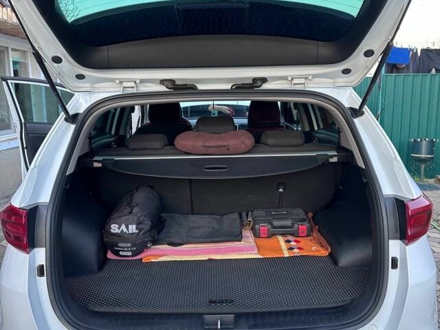 Белый Киа Sportage, объемом двигателя 1.6 л и пробегом 147 тыс. км за 16500 $, фото 6 на Automoto.ua