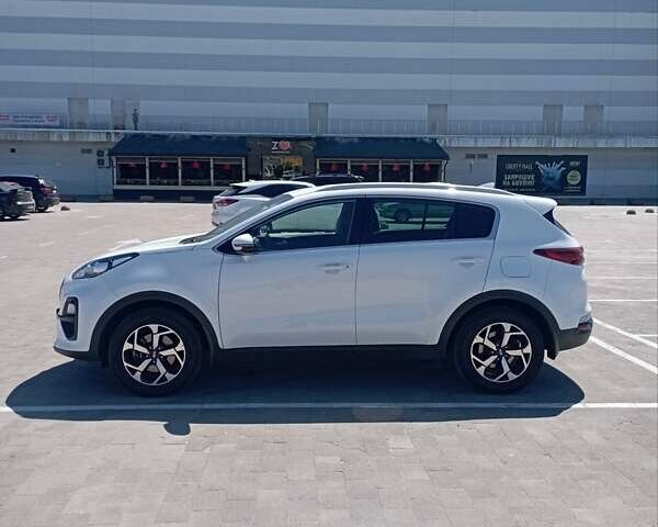 Білий Кіа Sportage, об'ємом двигуна 1.59 л та пробігом 62 тис. км за 16900 $, фото 4 на Automoto.ua