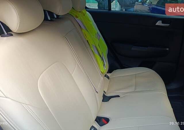 Білий Кіа Sportage, об'ємом двигуна 1.59 л та пробігом 50 тис. км за 19500 $, фото 25 на Automoto.ua