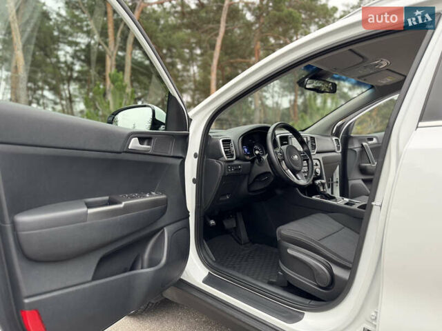 Белый Киа Sportage, объемом двигателя 1.6 л и пробегом 84 тыс. км за 19700 $, фото 20 на Automoto.ua