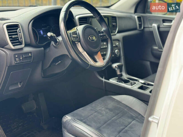 Білий Кіа Sportage, об'ємом двигуна 1.6 л та пробігом 80 тис. км за 21000 $, фото 16 на Automoto.ua
