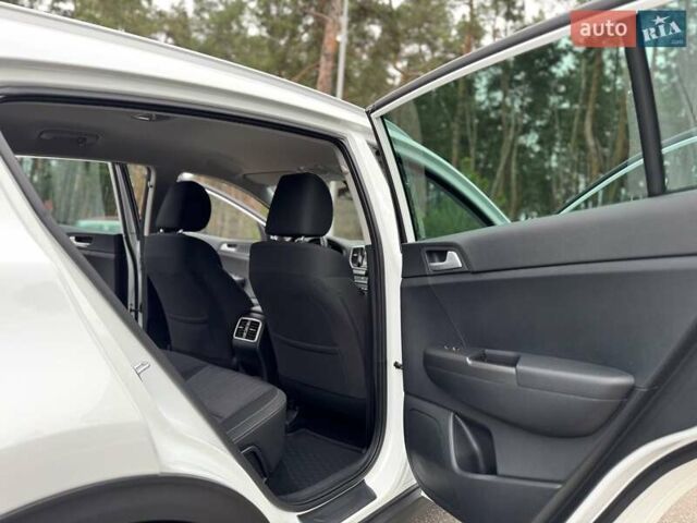 Білий Кіа Sportage, об'ємом двигуна 1.6 л та пробігом 84 тис. км за 20500 $, фото 41 на Automoto.ua
