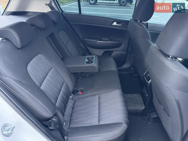 Білий Кіа Sportage, об'ємом двигуна 1.6 л та пробігом 49 тис. км за 18500 $, фото 36 на Automoto.ua