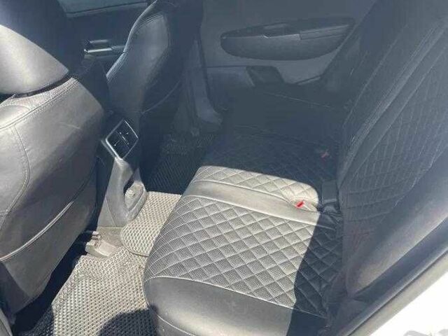 Білий Кіа Sportage, об'ємом двигуна 2.4 л та пробігом 78 тис. км за 15000 $, фото 5 на Automoto.ua