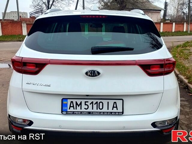 Белый Киа Sportage, объемом двигателя 1.6 л и пробегом 22 тыс. км за 20900 $, фото 2 на Automoto.ua