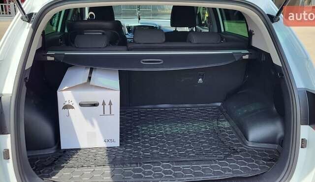 Білий Кіа Sportage, об'ємом двигуна 1.6 л та пробігом 40 тис. км за 24800 $, фото 6 на Automoto.ua