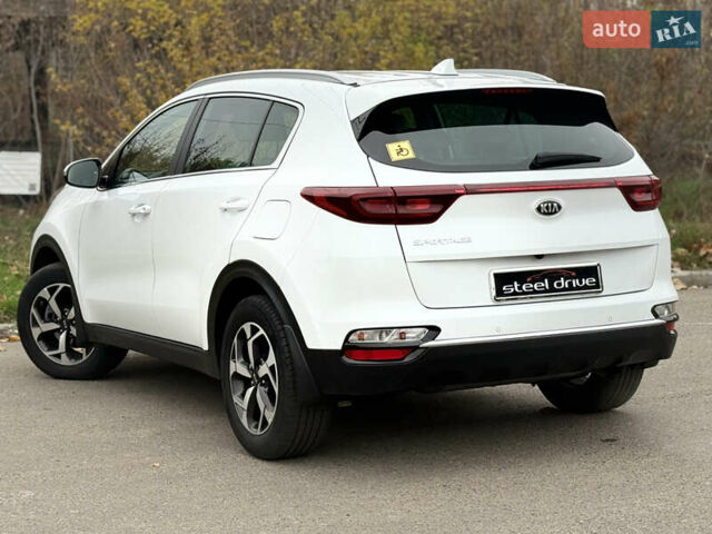 Білий Кіа Sportage, об'ємом двигуна 1.59 л та пробігом 50 тис. км за 17799 $, фото 5 на Automoto.ua