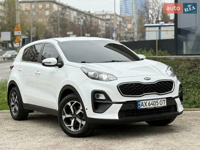 Білий Кіа Sportage, об'ємом двигуна 1.59 л та пробігом 105 тис. км за 17300 $, фото 4 на Automoto.ua