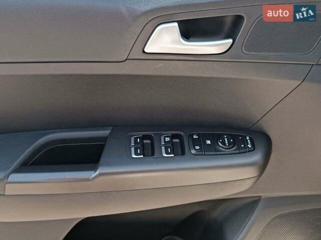 Білий Кіа Sportage, об'ємом двигуна 1.6 л та пробігом 93 тис. км за 18200 $, фото 13 на Automoto.ua