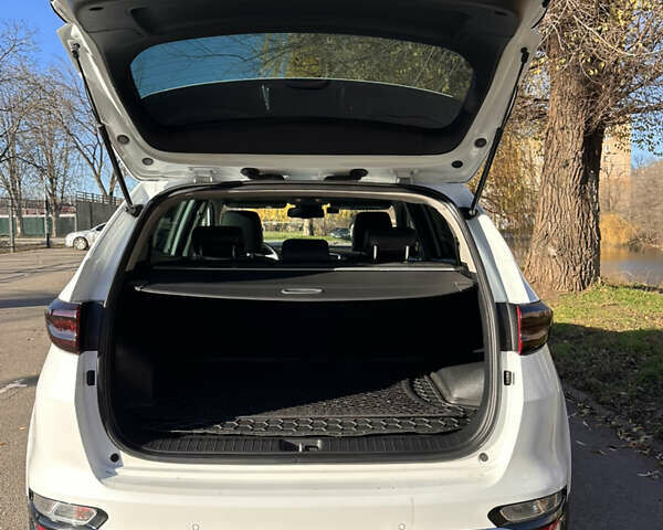 Білий Кіа Sportage, об'ємом двигуна 1.59 л та пробігом 69 тис. км за 17500 $, фото 12 на Automoto.ua