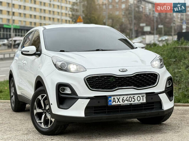 Білий Кіа Sportage, об'ємом двигуна 1.59 л та пробігом 105 тис. км за 17300 $, фото 3 на Automoto.ua