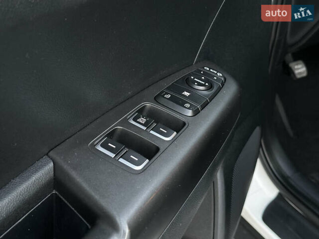 Білий Кіа Sportage, об'ємом двигуна 1.6 л та пробігом 90 тис. км за 23500 $, фото 17 на Automoto.ua