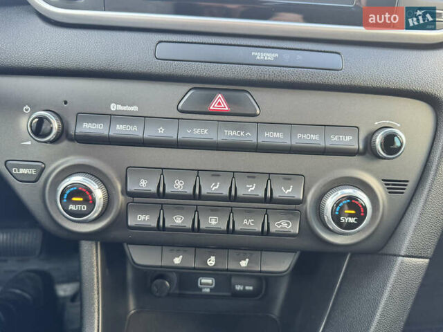 Білий Кіа Sportage, об'ємом двигуна 1.59 л та пробігом 137 тис. км за 16800 $, фото 13 на Automoto.ua