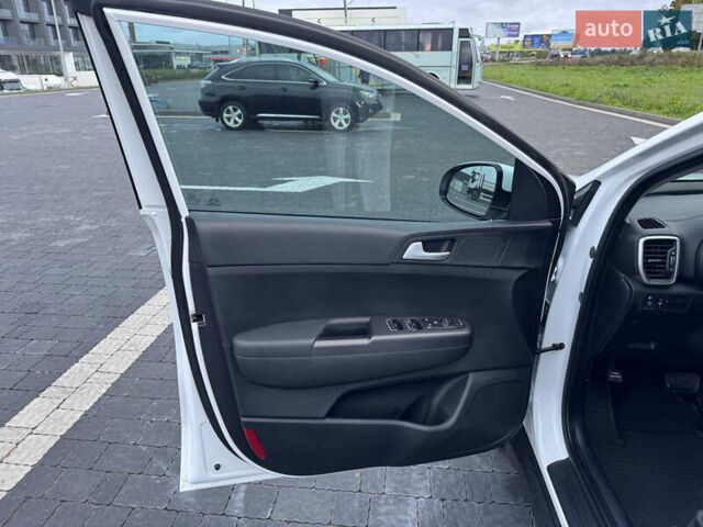 Білий Кіа Sportage, об'ємом двигуна 1.6 л та пробігом 49 тис. км за 18500 $, фото 40 на Automoto.ua