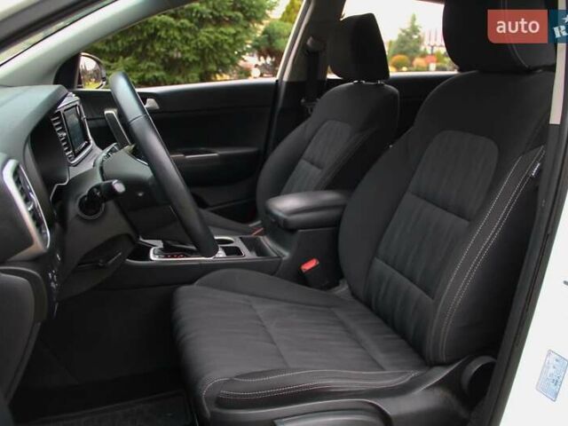 Белый Киа Sportage, объемом двигателя 1.6 л и пробегом 136 тыс. км за 18500 $, фото 20 на Automoto.ua