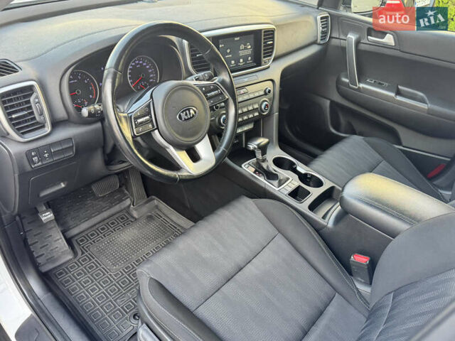 Білий Кіа Sportage, об'ємом двигуна 1.59 л та пробігом 137 тис. км за 16800 $, фото 8 на Automoto.ua