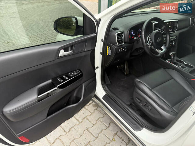 Білий Кіа Sportage, об'ємом двигуна 2 л та пробігом 94 тис. км за 24300 $, фото 18 на Automoto.ua