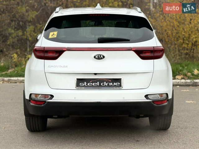 Білий Кіа Sportage, об'ємом двигуна 1.59 л та пробігом 50 тис. км за 17799 $, фото 4 на Automoto.ua