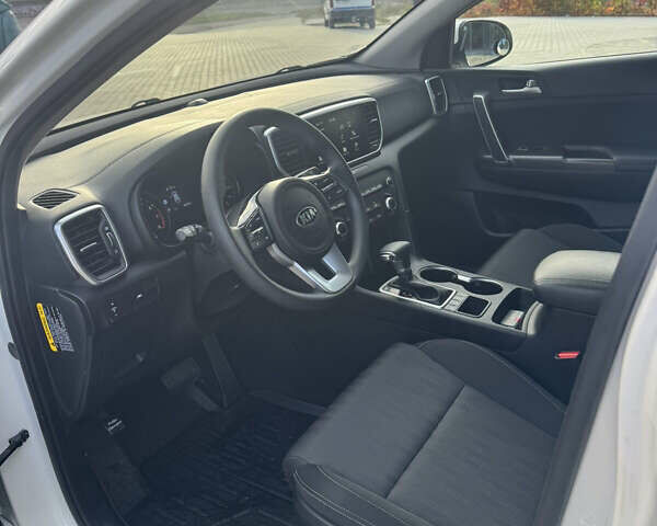 Білий Кіа Sportage, об'ємом двигуна 2.36 л та пробігом 47 тис. км за 17500 $, фото 12 на Automoto.ua