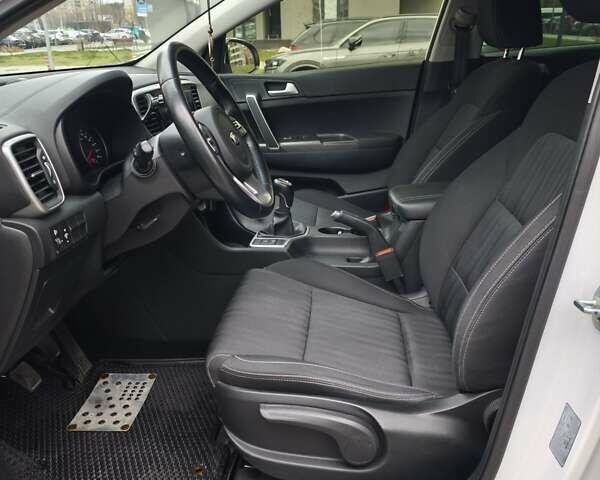 Киа Sportage 2020 в Киеве на Automoto.ua Белый Киа Sportage, объемом двигателя 1.59 л и пробегом 72 тыс. км за 17500 $, фото 9 на Automoto.ua