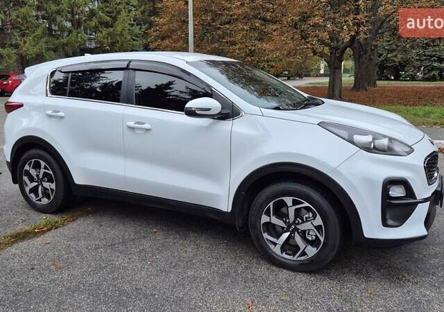 Белый Киа Sportage, объемом двигателя 1.59 л и пробегом 60 тыс. км за 17900 $, фото 2 на Automoto.ua
