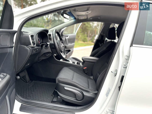 Белый Киа Sportage, объемом двигателя 1.6 л и пробегом 84 тыс. км за 19700 $, фото 23 на Automoto.ua