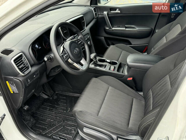 Білий Кіа Sportage, об'ємом двигуна 2.36 л та пробігом 47 тис. км за 17500 $, фото 26 на Automoto.ua