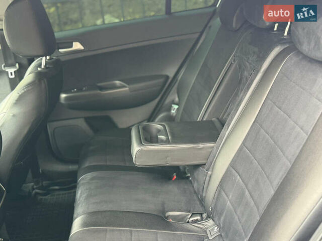 Білий Кіа Sportage, об'ємом двигуна 1.6 л та пробігом 80 тис. км за 21000 $, фото 17 на Automoto.ua