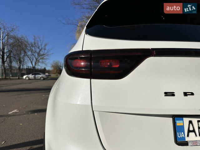 Білий Кіа Sportage, об'ємом двигуна 1.59 л та пробігом 69 тис. км за 17500 $, фото 30 на Automoto.ua