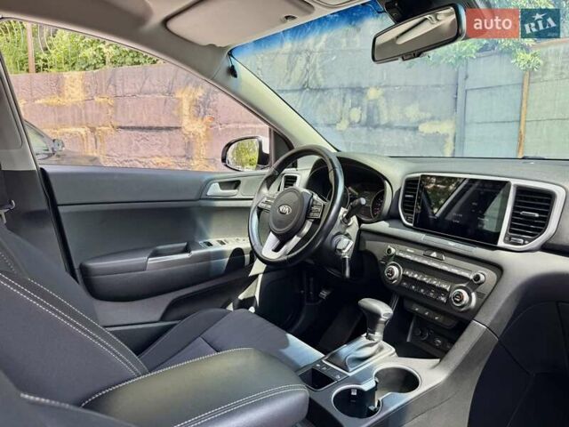 Киа Sportage 2020 в Харькове на Automoto.ua Белый Киа Sportage, объемом двигателя 1.6 л и пробегом 68 тыс. км за 21300 $, фото 11 на Automoto.ua