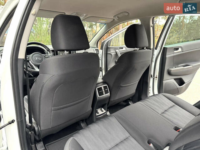 Белый Киа Sportage, объемом двигателя 1.6 л и пробегом 84 тыс. км за 19700 $, фото 35 на Automoto.ua