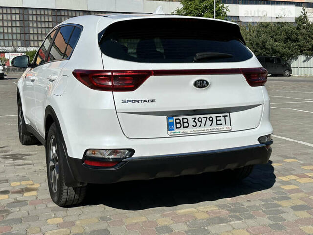 Белый Киа Sportage, объемом двигателя 1.6 л и пробегом 48 тыс. км за 18900 $, фото 11 на Automoto.ua